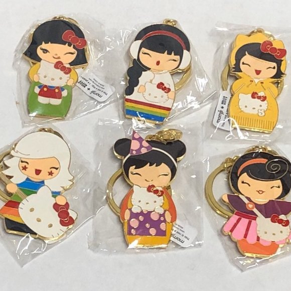 6 Momiji Hello Kitty Enamel keychain Set - Picture 1 of 7